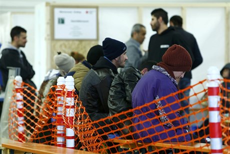 Migranti v registraním táboe (Ilustraní foto.)