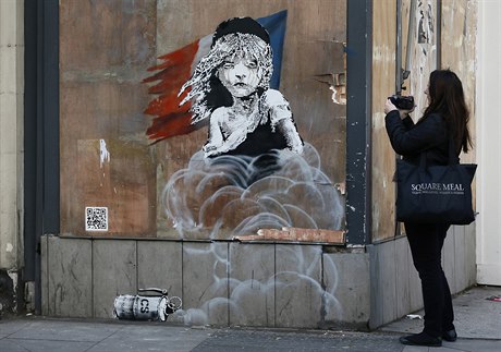 Banksy svým graffiti reaguje na aktuální situaci s uprchlickými tábory.