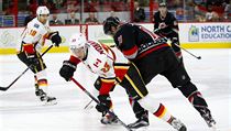 Calgary Flames prohrlo s Carolina Hurricanes.