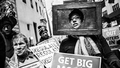 Ze Žižkova na Wall Street. Češka fotila bídu Bangladéše i všední dny na newyorské burze