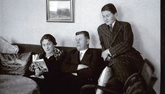 Tomá Baa, jeho ena Marie a syn Tomík v roce 1928.