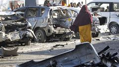 Útok teroristů na restauraci v Mogadišu připravil o život 20 lidí