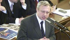Miloslav Ransdorf v Poslanecké snmovn v roce 2003.
