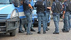 Rozshl razie proti mafii: v sti italsk policie uvzly destky lid