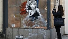 Banksy svým graffiti reaguje na aktuální situaci s uprchlickými tábory.