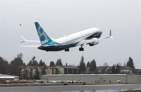 Boeing 737 MAX po startu v americkém Seattlu.