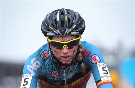 Femke van den Driesscheová byla chycená s motorkem v kole.