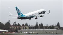 Boeing 737 MAX po startu v americkm Seattlu.