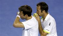 Daniel Nestor a Radek tpnek bhem vzjemn porady