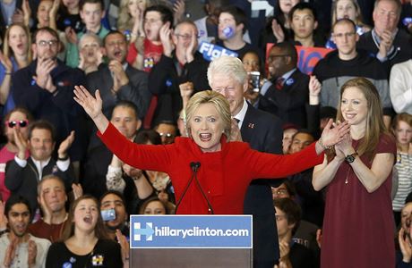 Hillary Clintonová v prvním souboji o nominaci do boje o Bílý dm tsn...