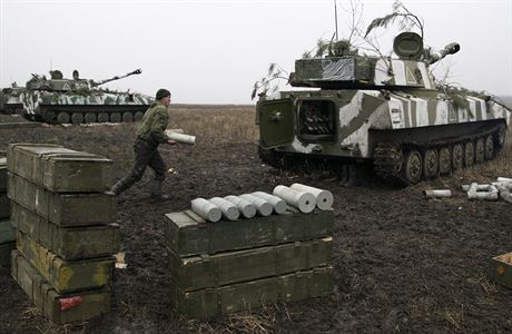 Bojový výcvik proruských vzbouenc na Donbasu.