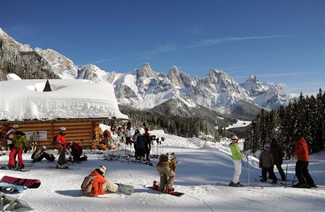 Odtud se vyráí na ski safari - Carosello delle Malghe .