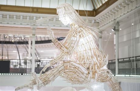 Aj Wej-wej vystavuje v luxusním nákupním centru v centru Paíe.