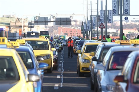 Blokáda magistrály taxikái v roce 2016.