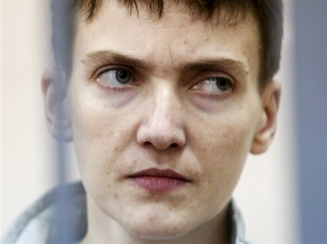 Ruská justice viní ukrajinskou pilotku Naděždu Savčenkovou ze spáchání...