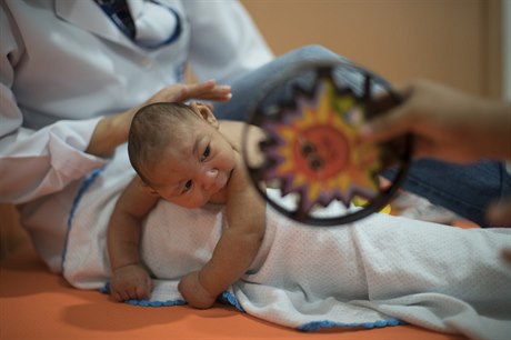 Tímsíní Daniel trpí mikrocefalií. Je jednou z mnoha obtí viru zika.