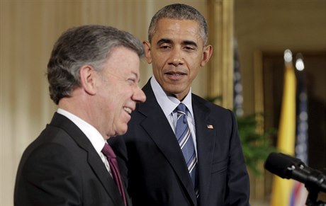 Juan Manuel Santos (vlevo) a Barack Obama.