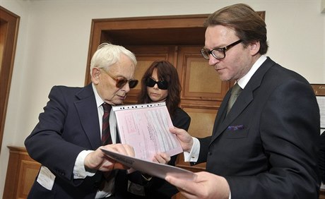 Otec Davida Ratha Ratmír na snímku z roku 2012