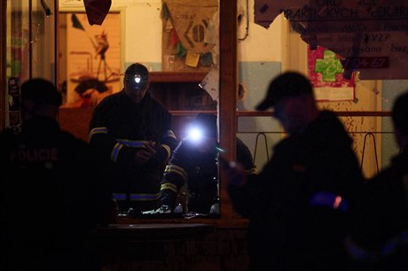 Policie vyšetřuje útok dvaceti maskovaných lidí zápalnými lahvemi na žižkovské...