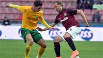 Ppravn fotbalov utkn: Sparta Praha - ilina, 7. nora v Praze. Zleva...