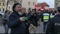 Aj Wej-wej na demonstraci proti xenofobii 6. února v Praze.