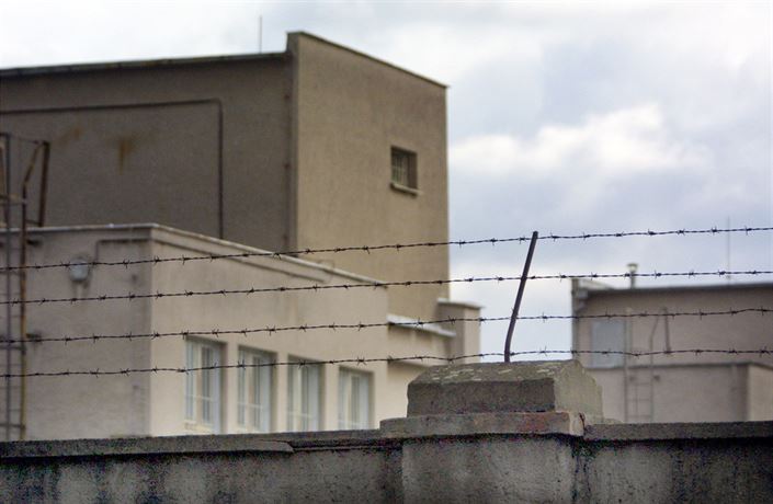 V pardubické věznici se zřejmě úmyslně otrávilo 11 vězňů. Několik z nich je  ve vážném stavu | Domov | Lidovky.cz