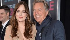 Dakota Johnsonová a Don Johnson na premiée filmu How to be single.