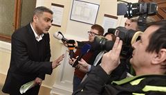 Íránec s �eským ob�anstvím Shahram Abdullah Zadeh opou�tí budovu Krajského...