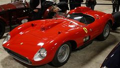 V přepočtu 866 milionů korun. Nejdražším vozem se stalo Ferrari 335 S Spider
