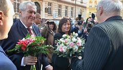 Prezident Milo Zeman s manelkou Ivanou zahájil u krajského úadu v Plzni....