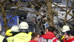 Trosky vlaku, který se v úterý ráno srazil s druhým v Bavorsku.