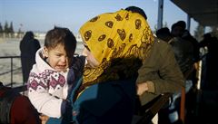 Syrtí uprchlíci na hranici Sýrie a Turecka.