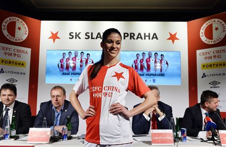 Nov dresy pedstavila fotbalov Slavia 11. nora v Praze na tiskov konferenci...