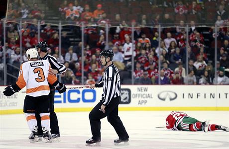 Radko Gudas po zákroku na hráe New Jersey Devils.