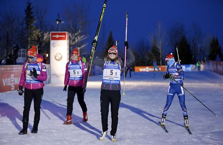 Zlat radost eskho biatlonovho tmu po triumfu v Presque Isle.