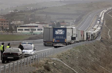 Poblí hranic mezi eckem a Bulharskem stojí doprava