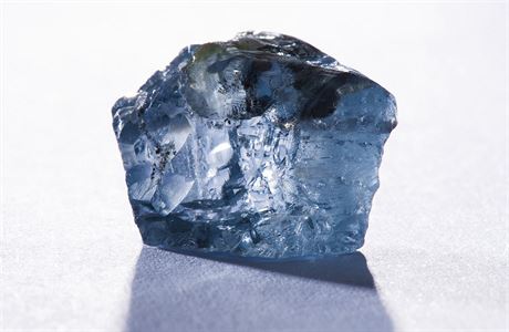 V JAR nali vzácný modrý diamant.