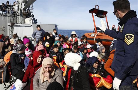 Ilustraní foto: ecko zaalo vracet uprchlíky zpátky do Turecka.