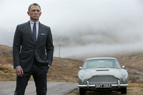 Daniel Craig a Aston Martin v bondovce Skyfall