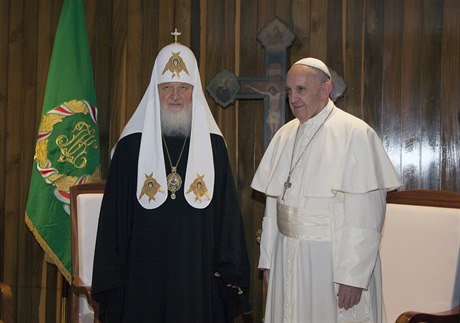 Pape Frantiek se v pátek seel na Kub s ruským patriarchou Kirillem. Jde o...