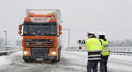 idii budou mít od 20. února povinnost oistit ze svého auta sníh a led....