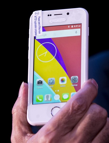 Indický smartphone Freedom251, který bude stát v přepočtu 89 korun.