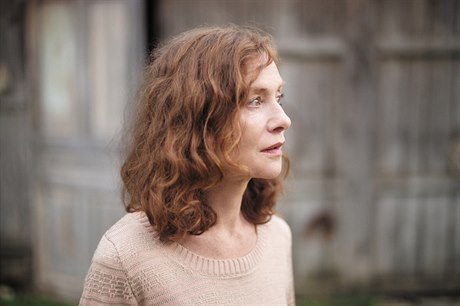 Isabelle Huppert ve filmu Zaít znovu.