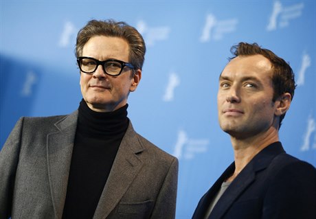 Colin Firth a Jude Law v Berlín na tiskové konferenci k filmu Genius.