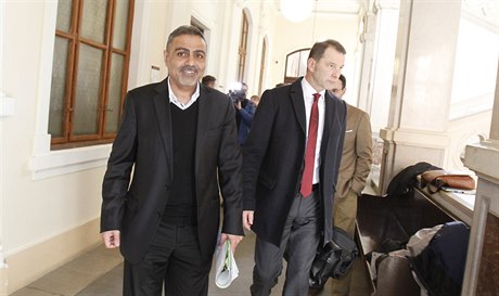 Íránec Shahram Abdullah Zadeh a jeho advokát Pavel apuch.