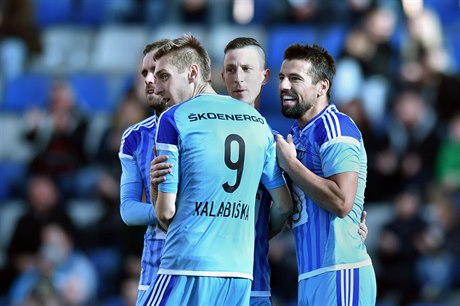 Fotbalisté Mladé Boleslavi se radují z důležité výhry.