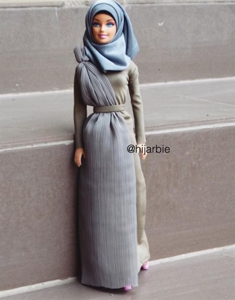 Novou podobu panenky Barbie s hidábem, zvaná Hijarbie, vytvoila nigerijská...