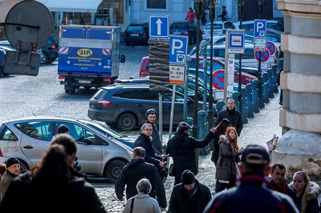 Nejen auta. Co a zmizí ten les znaek? To se z Malostranského námstí stane...