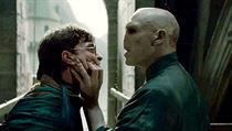Harry Potter a Relikvie smrti - st 2. Harry se utkv s Voldemortem tv v...