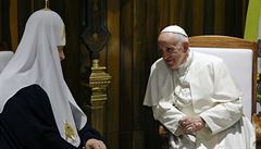 Pape Frantiek se na Kub seel s ruským patriarchou Kirillem. Jde o...